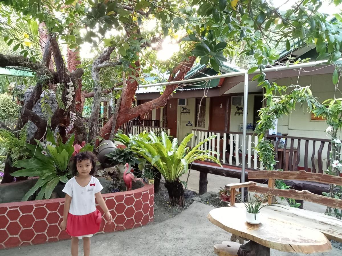 Ennas Place Coron Esterno foto