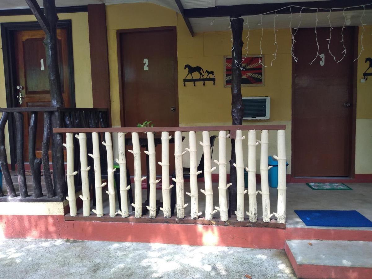 Ennas Place Coron Esterno foto